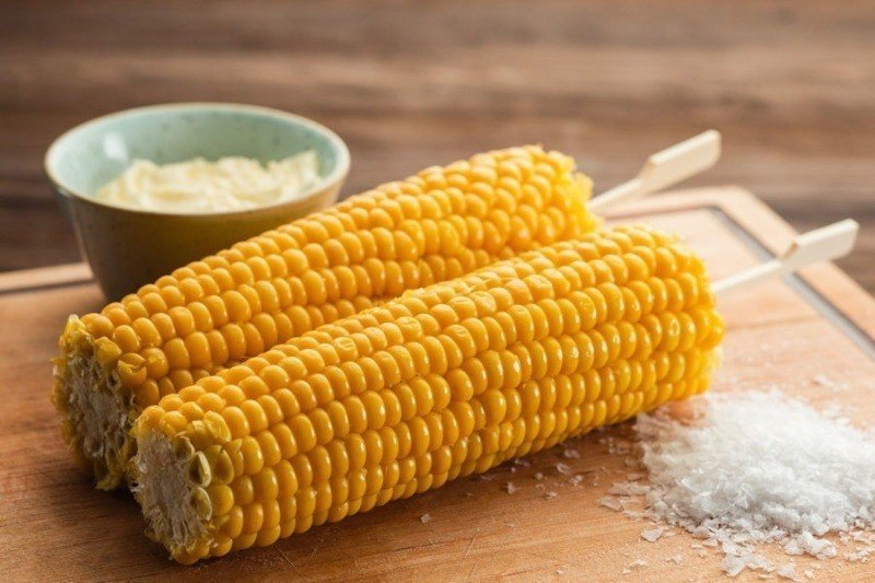 Кукуруза вареная с солью