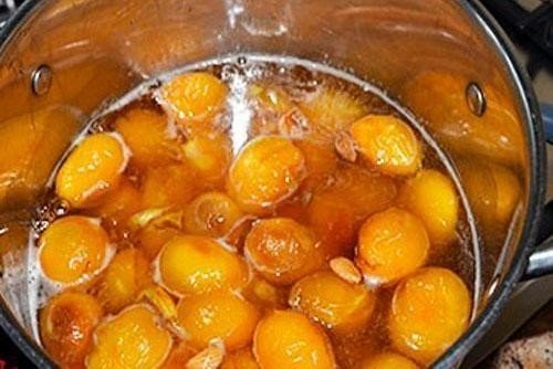 Янтарное варенье из абрикосов без косточек
