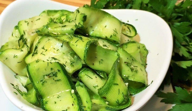 Салат из кабачков с зеленью